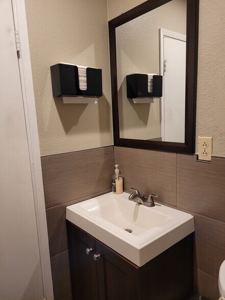 1004 W Brooks St, Ontario, CA à louer - Photo intérieure – Image 3 sur 6