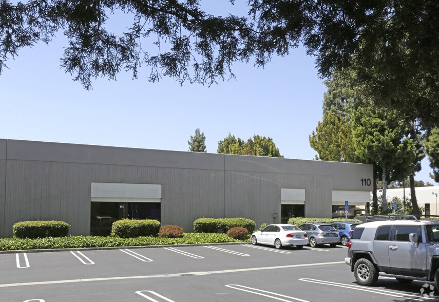 110 Pioneer Way, Mountain View, CA à louer - Photo de l’immeuble – Image 2 sur 9