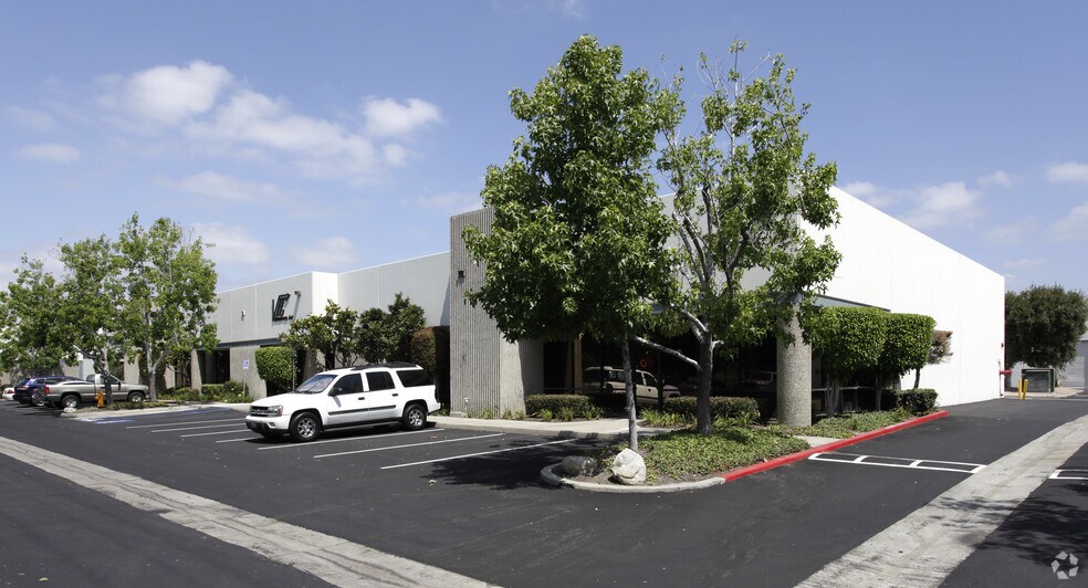4051 E La Palma Ave, Anaheim, CA à louer - Photo principale – Image 1 sur 5