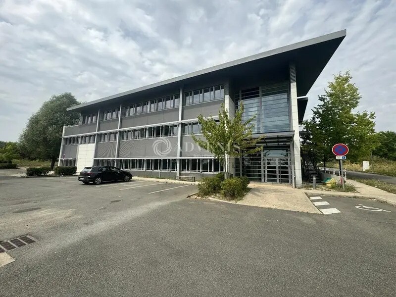 Bureau dans Roissy-en-France à louer Photo de l’immeuble– Image 1 sur 12