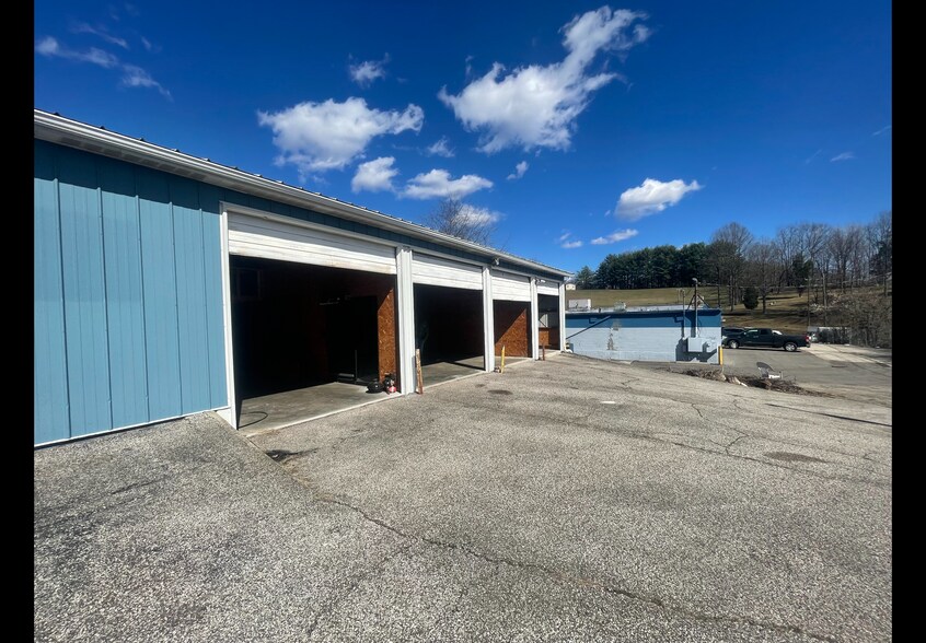 6417 Sissonville Dr, Charleston, WV à vendre - Photo de l’immeuble – Image 2 sur 16