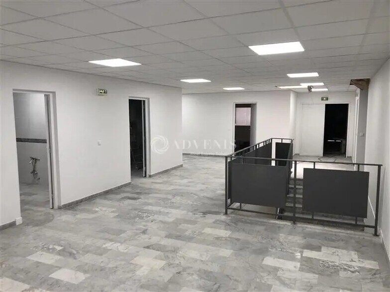 Bureau dans Trappes à vendre - Photo de l’immeuble – Image 2 sur 7