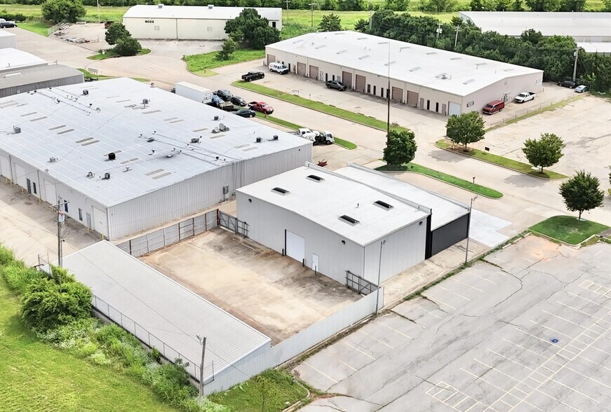 7925 N Wilshire Ct, Oklahoma City, OK à louer - Aérien – Image 2 sur 10