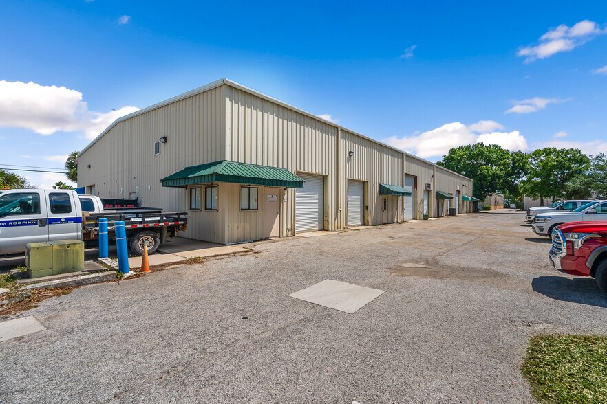 3101-3215 Aviation Blvd, Vero Beach, FL à louer - Photo de l’immeuble – Image 2 sur 12