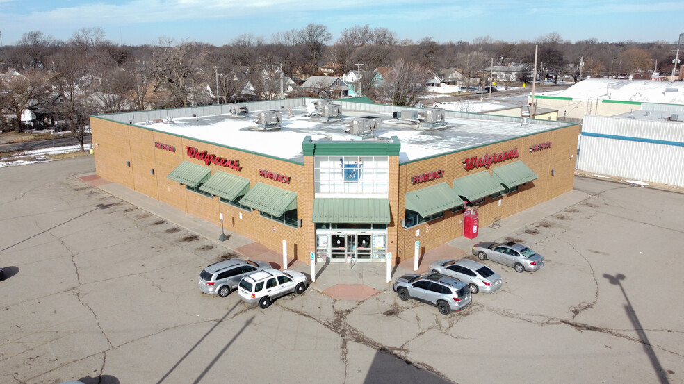 1555 S Broadway, Wichita, KS à louer - Photo de l’immeuble – Image 2 sur 5