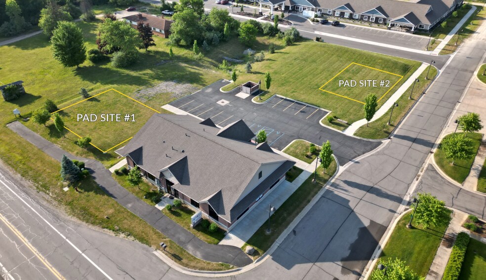 10105 Veterans Memorial Dr, Hamburg Township, MI à vendre - Photo de l’immeuble – Image 1 sur 4