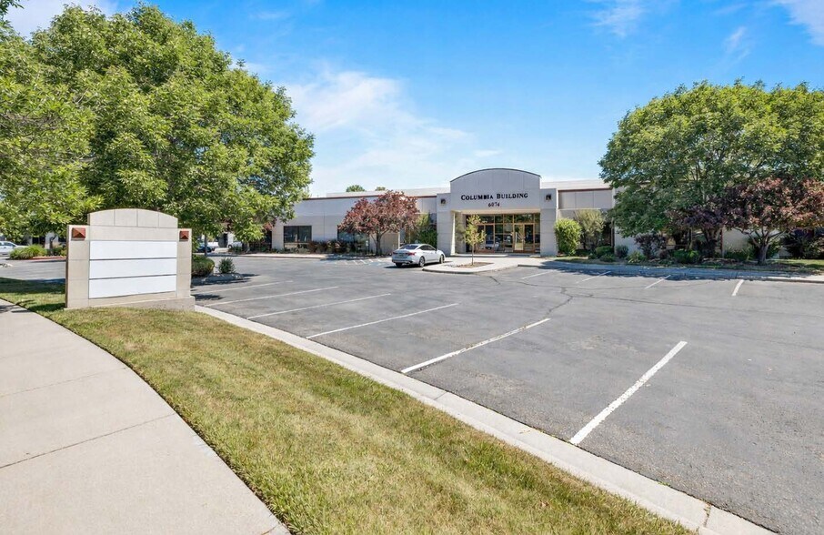 6074 N Discovery Way, Boise, ID à louer - Photo de l’immeuble – Image 2 sur 3