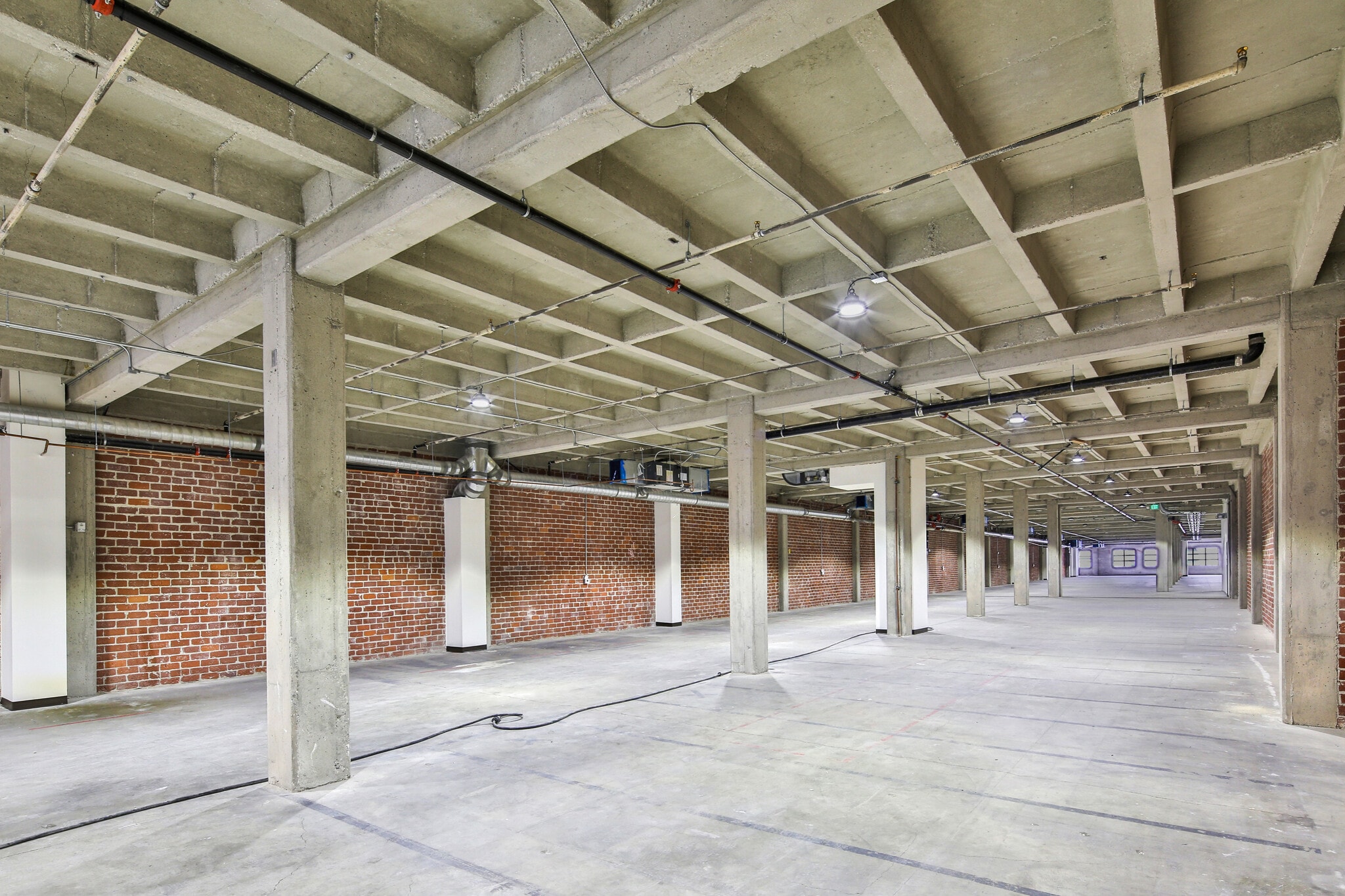 436 S Hill St, Los Angeles, CA à louer Photo intérieure– Image 1 sur 17