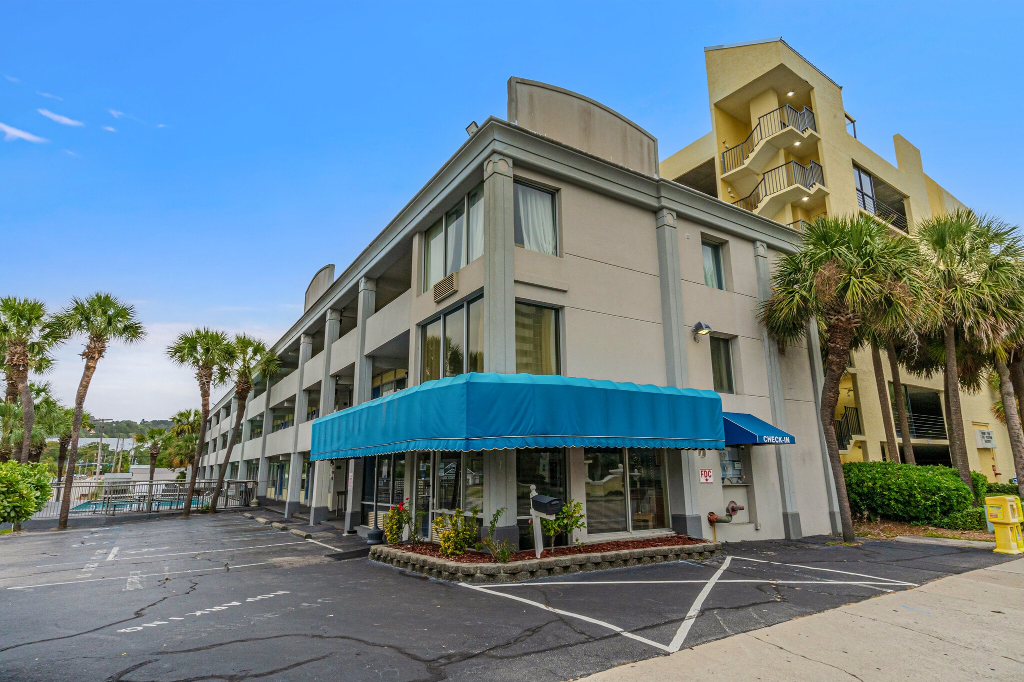 806 S Ocean Blvd, Myrtle Beach, SC à vendre Photo principale– Image 1 sur 31
