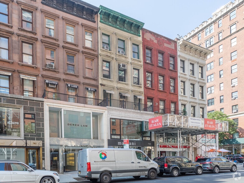 766 Madison Ave, New York, NY à louer - Photo de l’immeuble – Image 2 sur 6