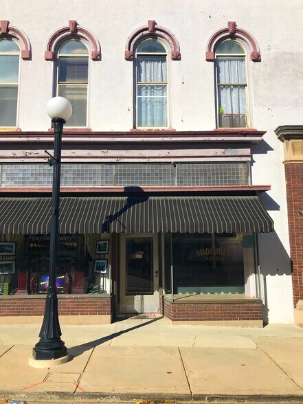103 W Monroe St, Bloomington, IL à louer - Photo de l’immeuble – Image 1 sur 5