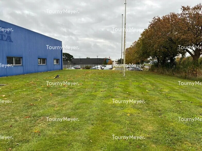 Local d’activités dans Mellac à louer - Photo de l’immeuble – Image 2 sur 7