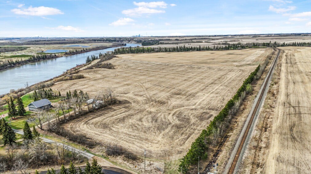 NW - 25 - 54 - 23 - 4, Sturgeon County, AB à vendre Photo de l’immeuble– Image 1 sur 3