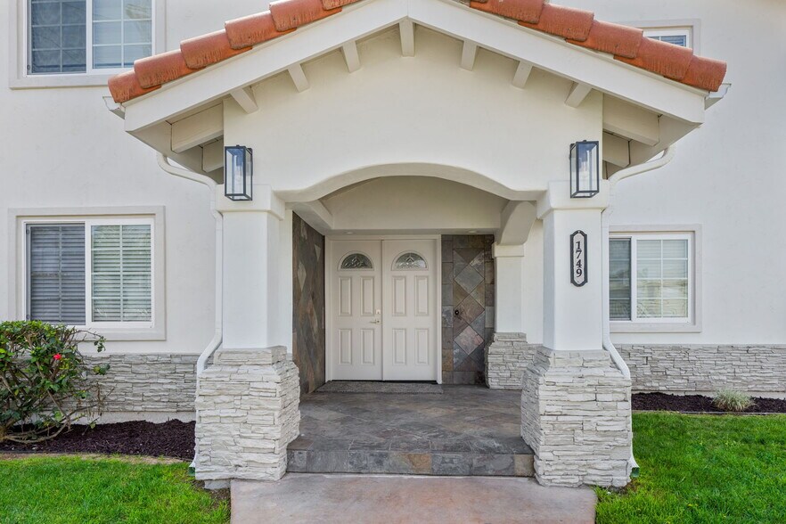 1749 Dahlia Ave, San Diego, CA à vendre - Photo de l’immeuble – Image 3 sur 24