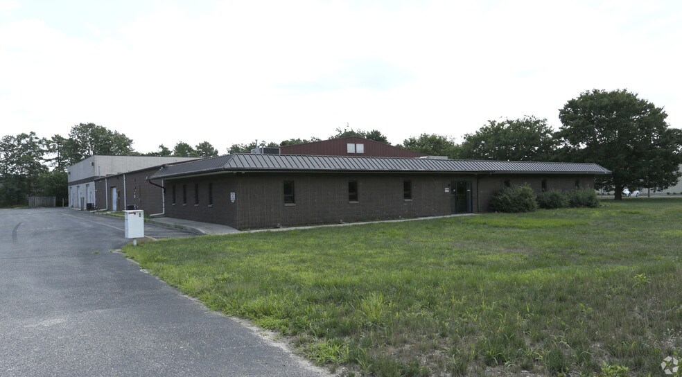 8 Executive Dr, Toms River, NJ à louer - Photo de l’immeuble – Image 3 sur 10