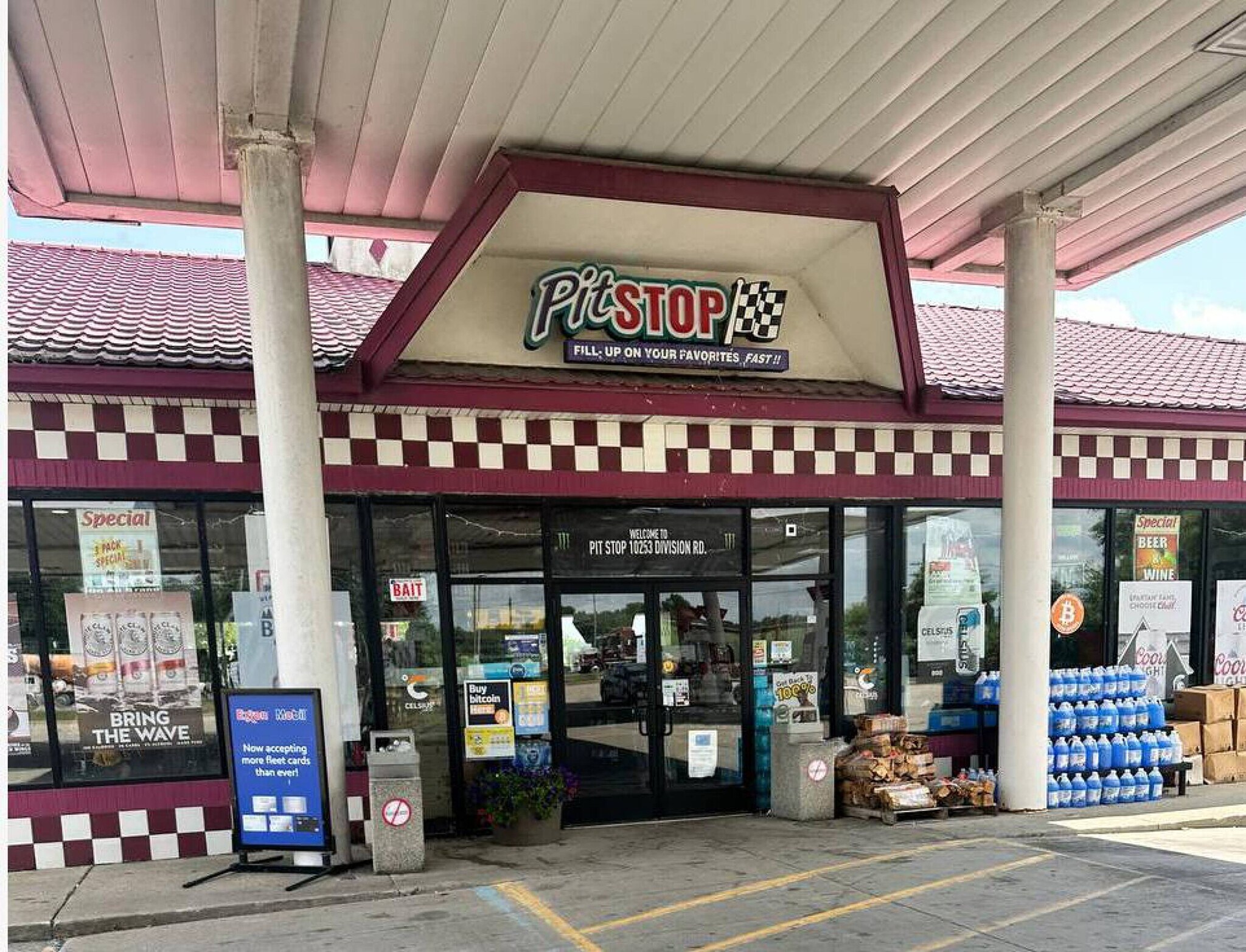 10253 Division Rd, Casco, MI à louer Photo principale– Image 1 sur 4