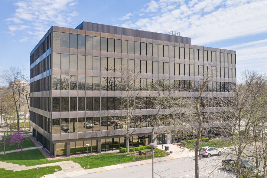 9393 W 110th St, Overland Park, KS à louer - Photo de l’immeuble – Image 2 sur 3