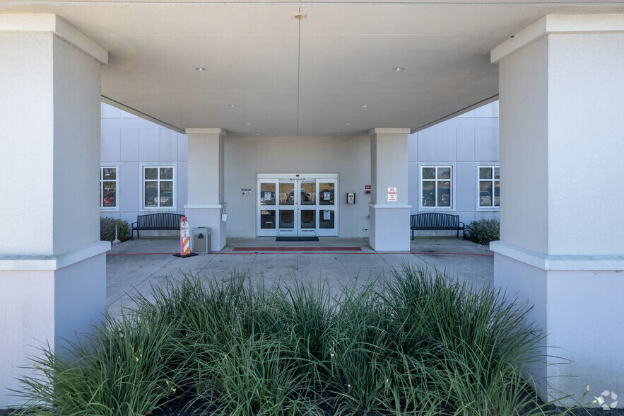 7111 Medical Center Dr, Texas City, TX à louer - Photo de l’immeuble – Image 3 sur 4