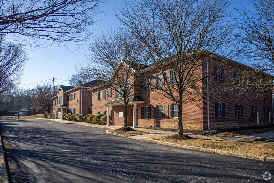 630 Fitzwatertown Rd, Willow Grove, PA à louer - Photo de l’immeuble – Image 2 sur 5