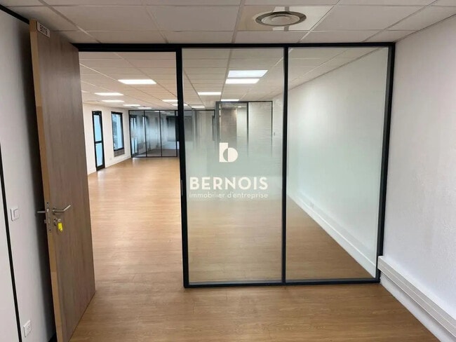 Plus de détails pour Bureau à louer