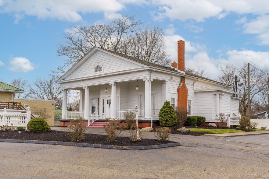 4905 W Tuscarawas St, Canton, OH à louer - Photo de l’immeuble – Image 1 sur 29