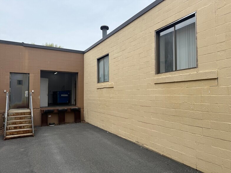 20 Clematis Ave, Waltham, MA à vendre - Photo de l’immeuble – Image 2 sur 11