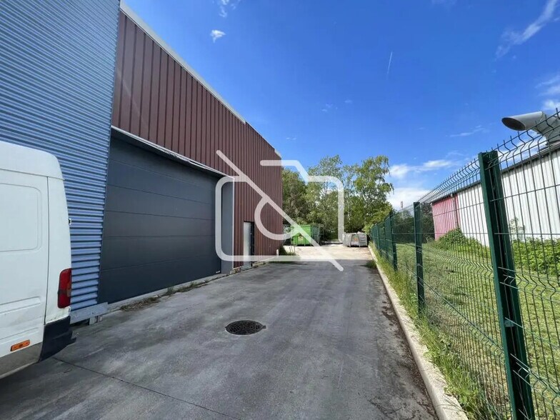 Industriel/Logistique dans Moissy-Cramayel à vendre - Photo de l’immeuble – Image 3 sur 5