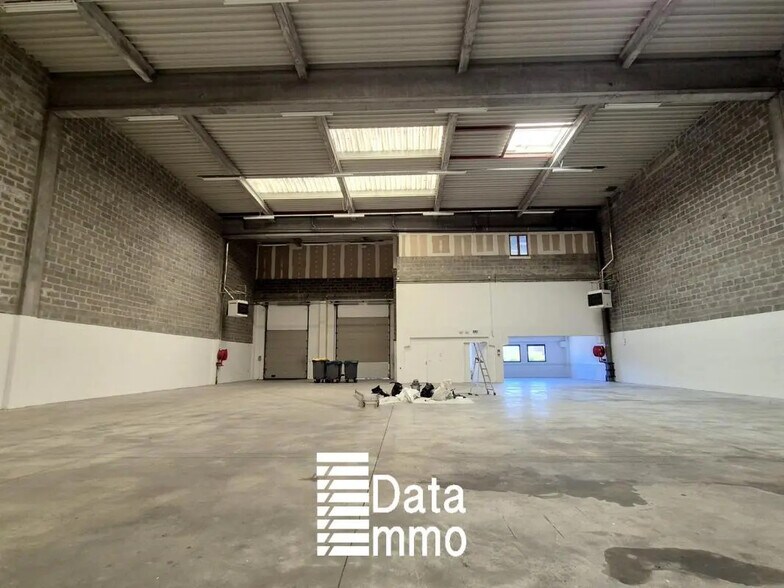 Industriel/Logistique dans Lieusaint à louer - Photo de l’immeuble – Image 3 sur 7