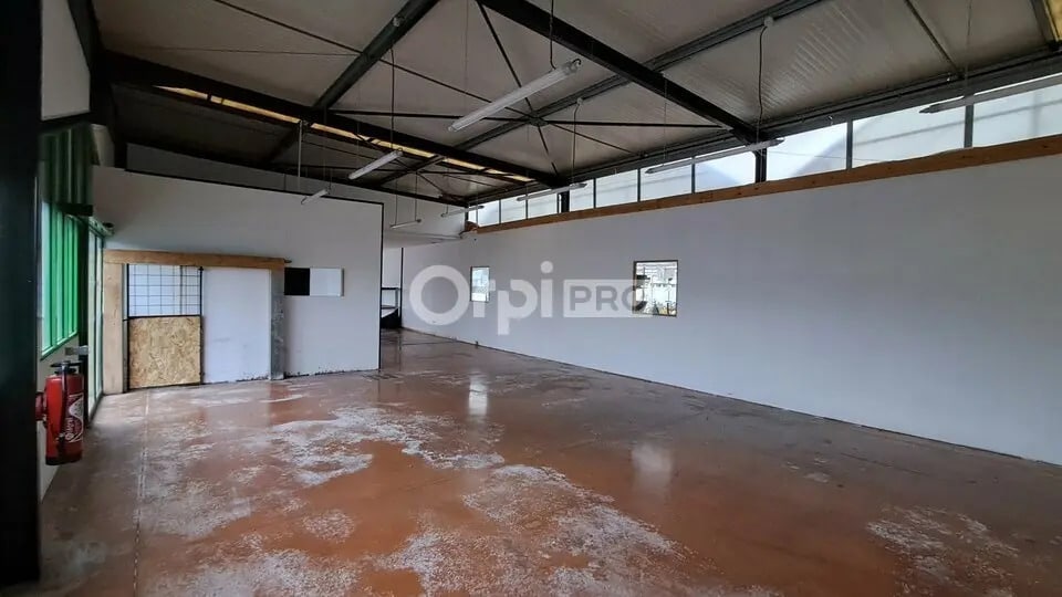 Local commercial dans Mazerolles à louer - Photo de l’immeuble – Image 3 sur 9