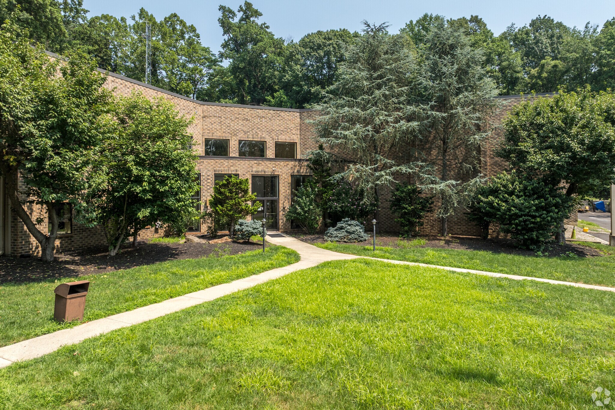 436 S Lansdowne Ave, Yeadon, PA à louer Photo principale– Image 1 sur 5