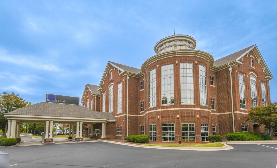 401 Meridian St N, Huntsville, AL à louer - Photo de l’immeuble – Image 2 sur 6