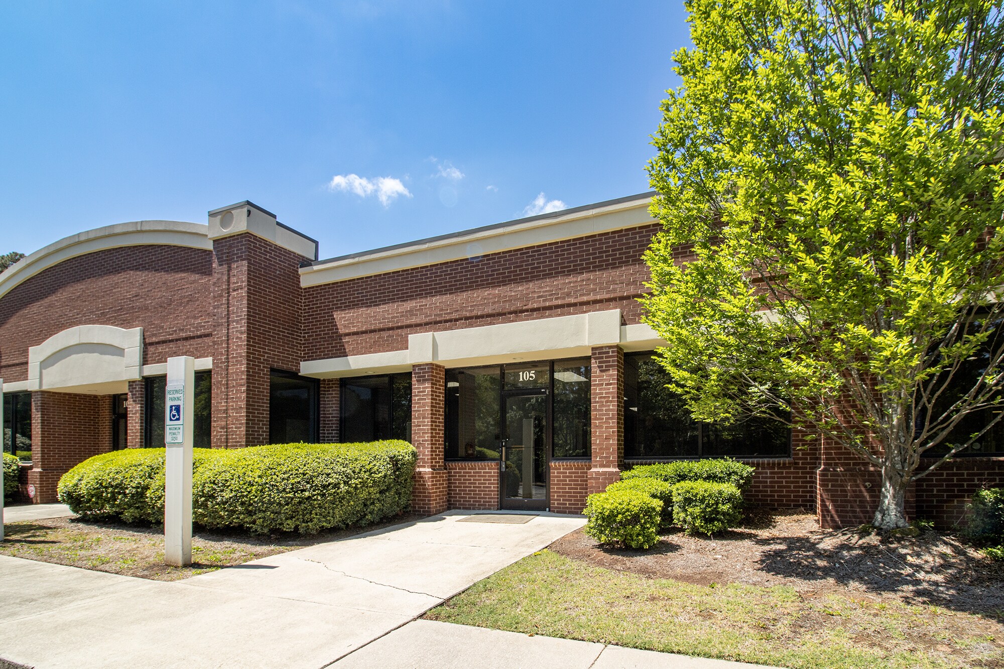 15200 Weston Pky, Cary, NC à louer Photo principale– Image 1 sur 35