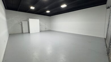 5000 Lake Worth Rd, Lake Worth, FL à louer Photo intérieure– Image 2 sur 5