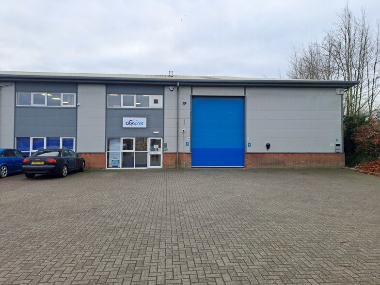 Works Rd, Letchworth Garden City à vendre - Photo de l’immeuble – Image 2 sur 8