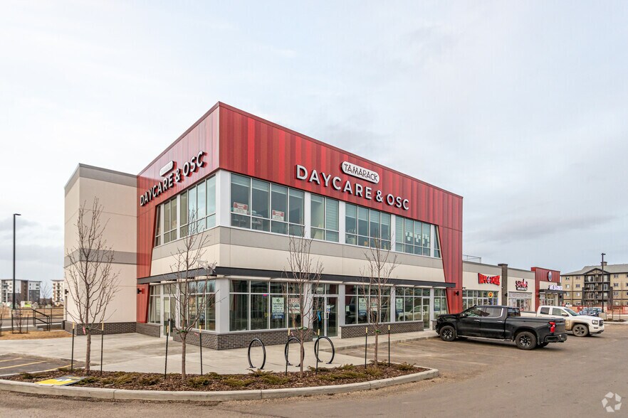 2373 Maple Rd NW, Edmonton, AB à louer - Photo de l’immeuble – Image 2 sur 5