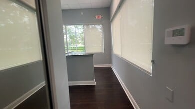 7751 Kingspointe Pky, Orlando, FL à louer - Vidéo sur l’annonce professionnelle 