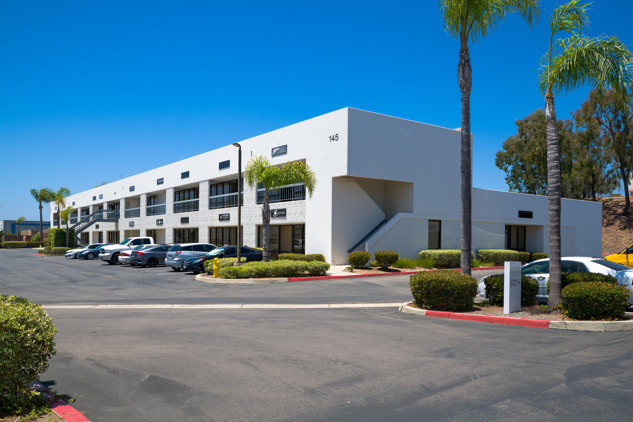800 Los Vallecitos Blvd, San Marcos, CA à louer Photo de l’immeuble– Image 1 sur 3
