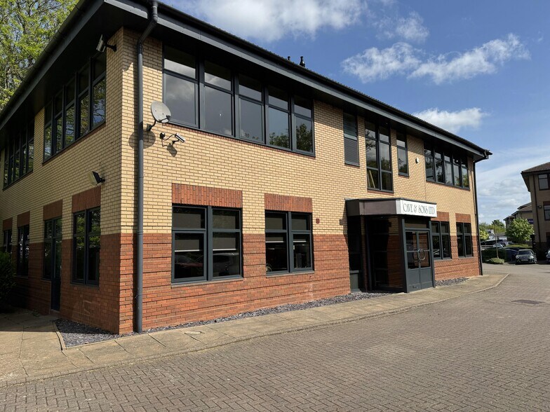 6 Rushmills, Northampton à louer - Photo de l’immeuble – Image 1 sur 3