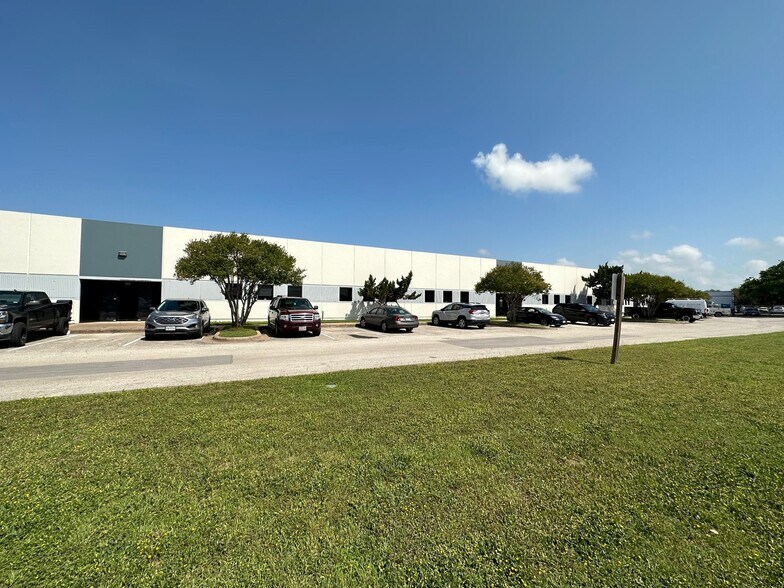 1300 Smith Rd, Austin, TX à louer - Photo de l’immeuble – Image 2 sur 7