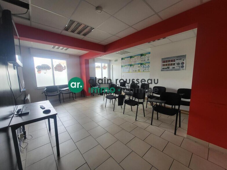 Bureau dans Montreuil-Juigné à vendre - Photo intérieure – Image 1 sur 8