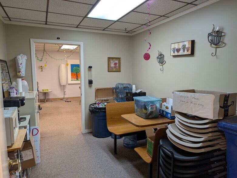 566 N Cedar St, Mason, MI à louer - Photo de l’immeuble – Image 3 sur 16