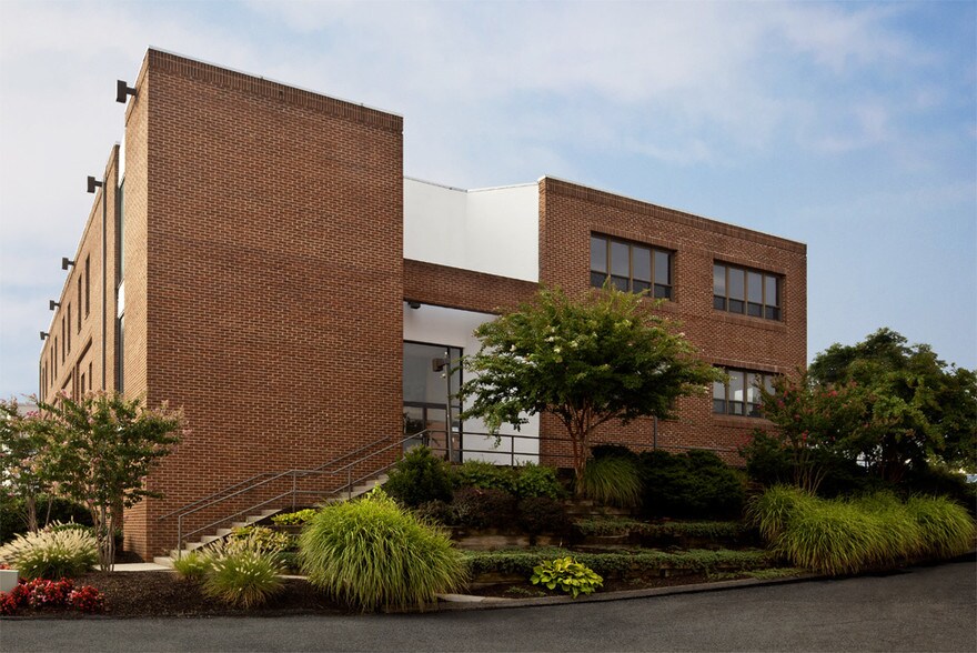 12276 Wilkins Ave, Rockville, MD à louer - Photo de l’immeuble – Image 3 sur 12