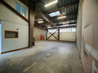 Plus de détails pour Local d'activités à louer