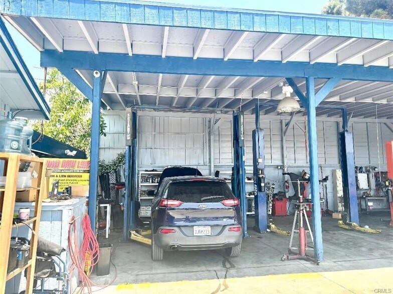 360 N Central Ave, Upland, CA à vendre - Photo de l’immeuble – Image 2 sur 16