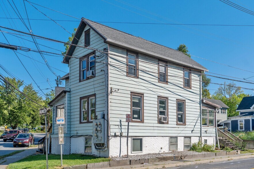 19 N Front St, New Paltz, NY à vendre - Photo de l’immeuble – Image 2 sur 16