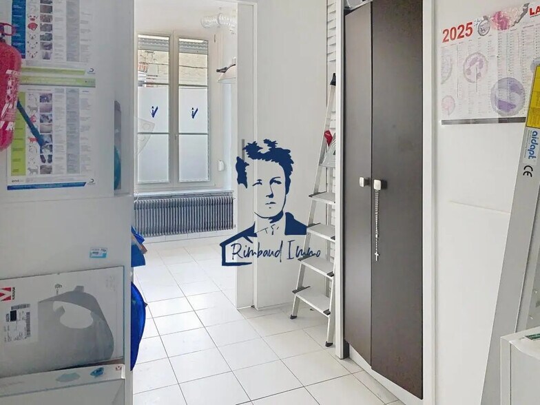 Local d’activités dans Charleville-Mézières à louer - Photo de l’immeuble – Image 2 sur 9