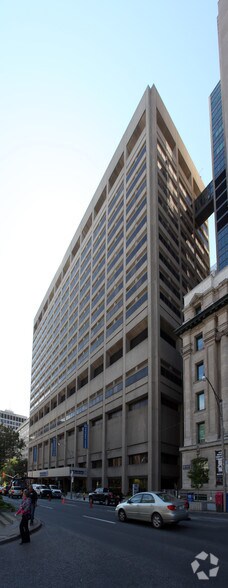 600 University Ave, Toronto, ON à louer - Photo de l’immeuble – Image 2 sur 3