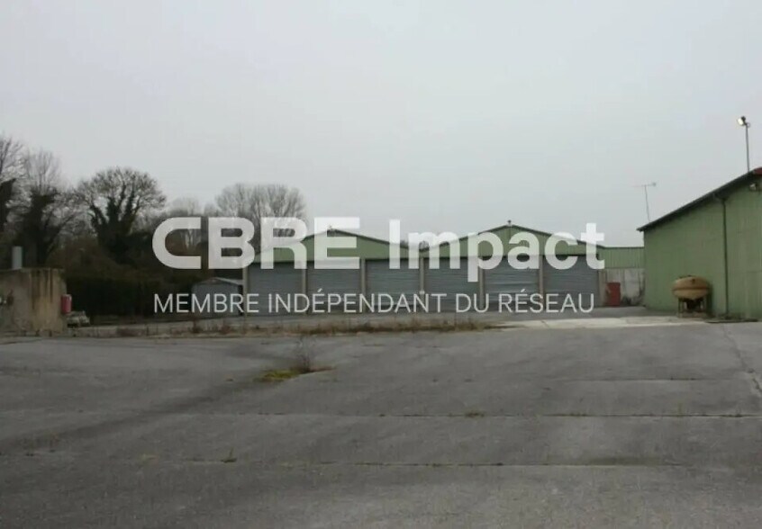 Local d’activités dans Pontfaverger-Moronvilliers à louer - Photo de l’immeuble – Image 3 sur 3