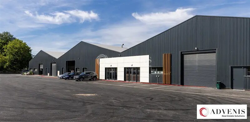 Industriel/Logistique dans Neuville-en-Ferrain à louer Photo de l’immeuble– Image 1 sur 9