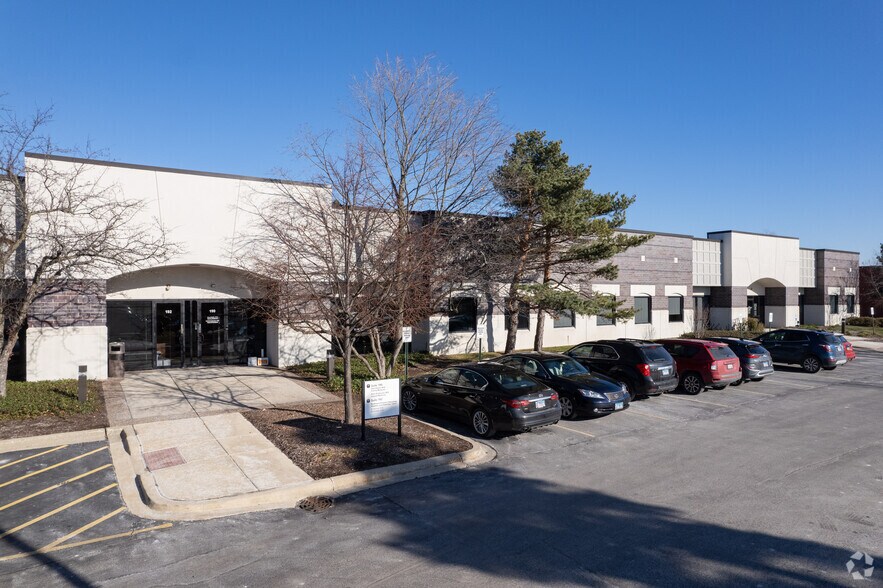 565 Lakeview Pky, Vernon Hills, IL à louer - Photo de l’immeuble – Image 2 sur 5